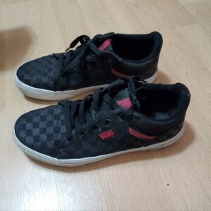 VANS checkered low top sneaker